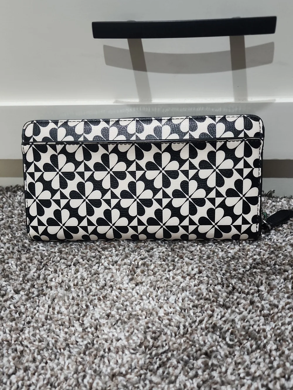 EUC Kate Spade Hollie Spade Clover Geo Continental Wallet